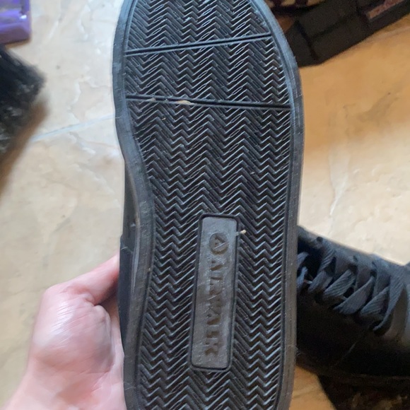 Airwalk shoes - Picture 3 of 3